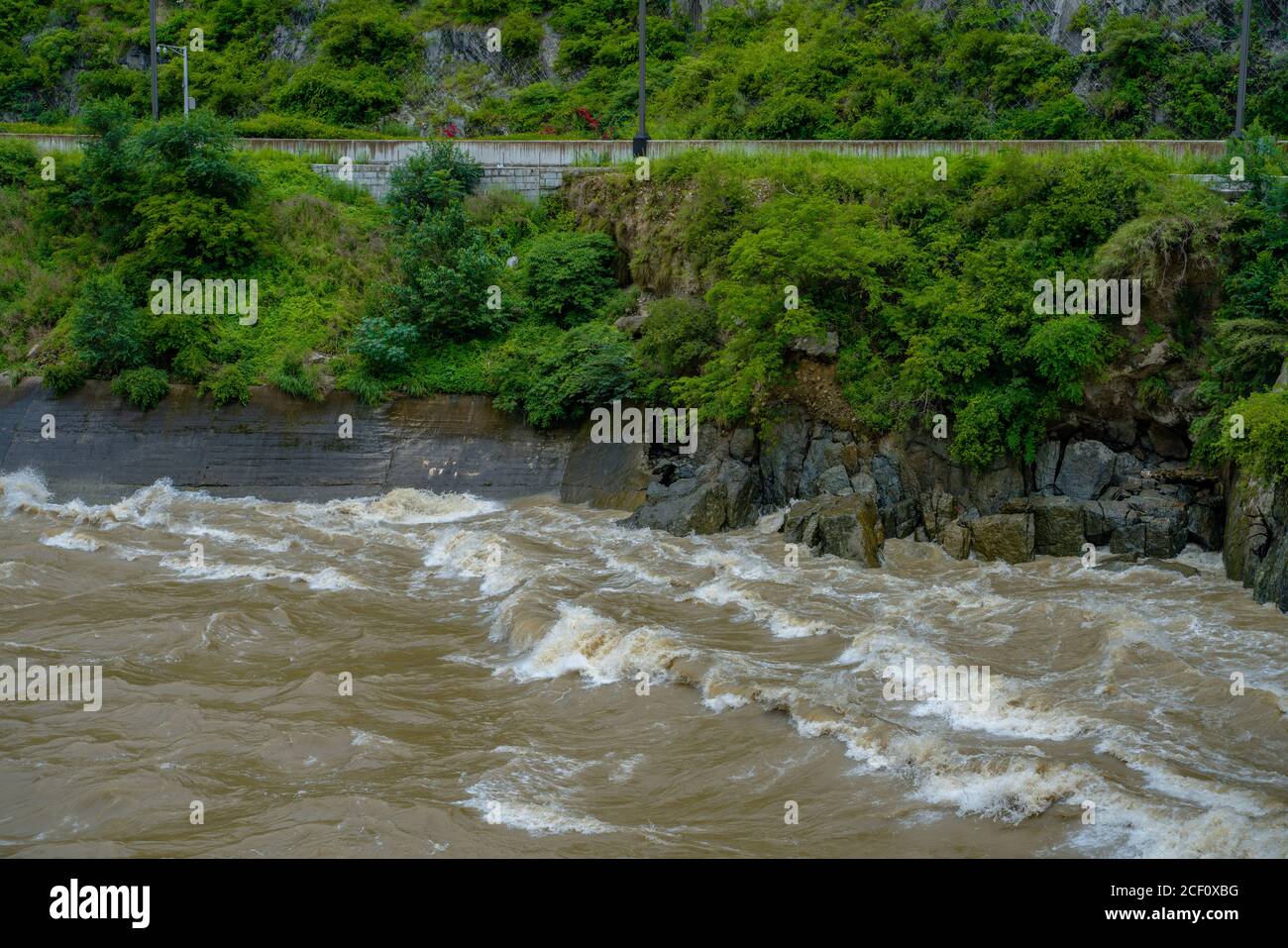 Fiume Dadu, il principale torrente ad ovest di Sichuan, Cina. Foto Stock