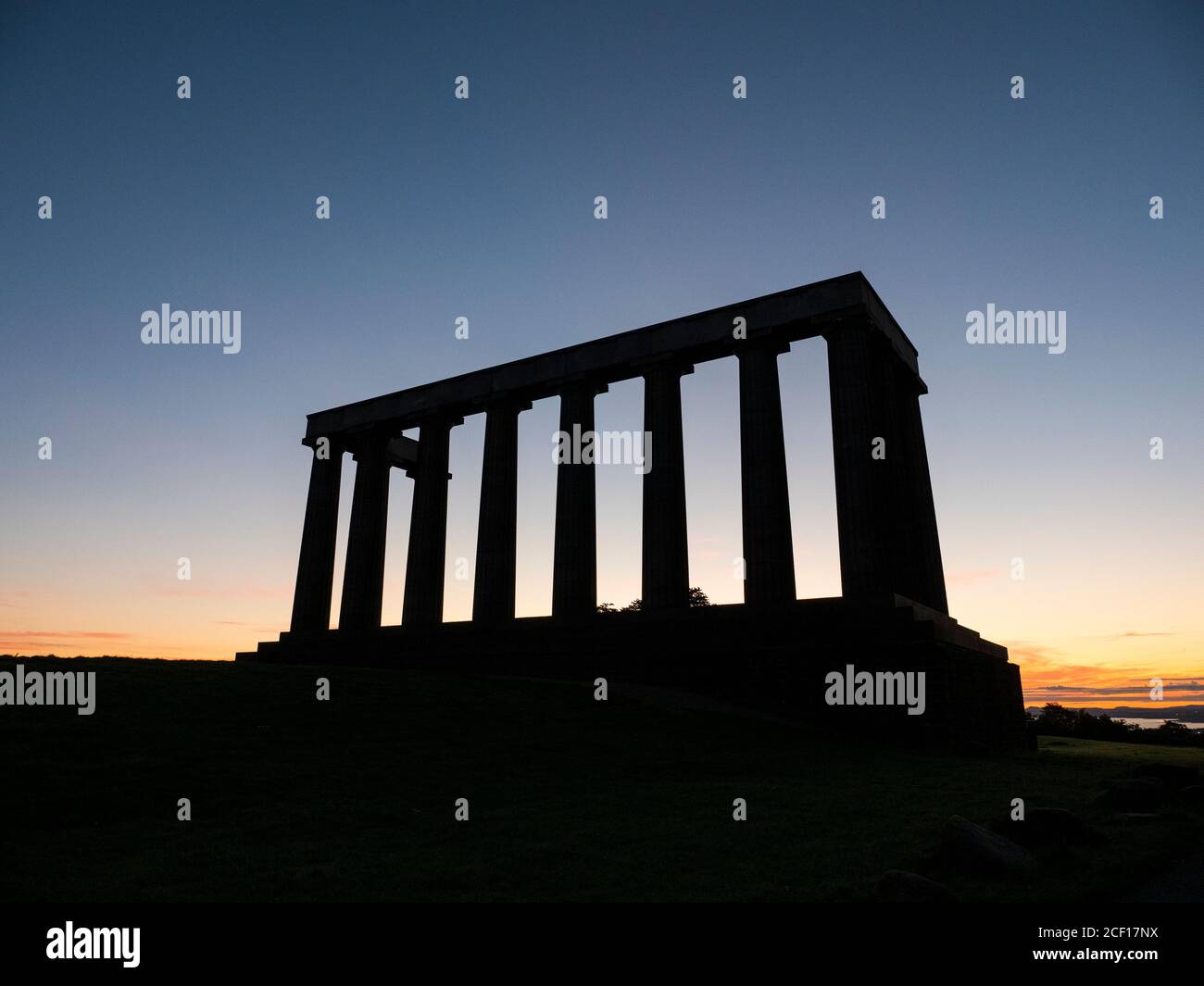 Sunrise, Monumento Nazionale della Scozia, Calton Hill, Edimburgo, Scozia, Regno Unito, GB. Foto Stock