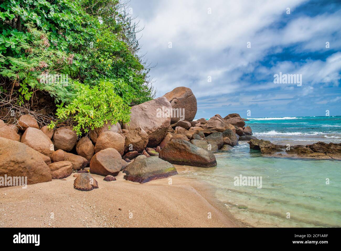 Rocce arrotondate delle Seychelles, scenario di isola tropicale. Foto Stock