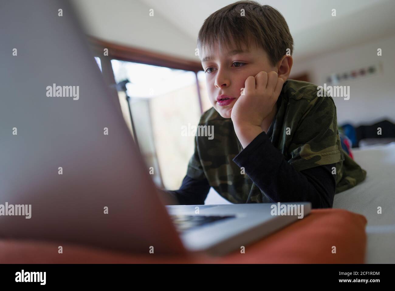 E-learning mirato per i ragazzi sul laptop Foto Stock