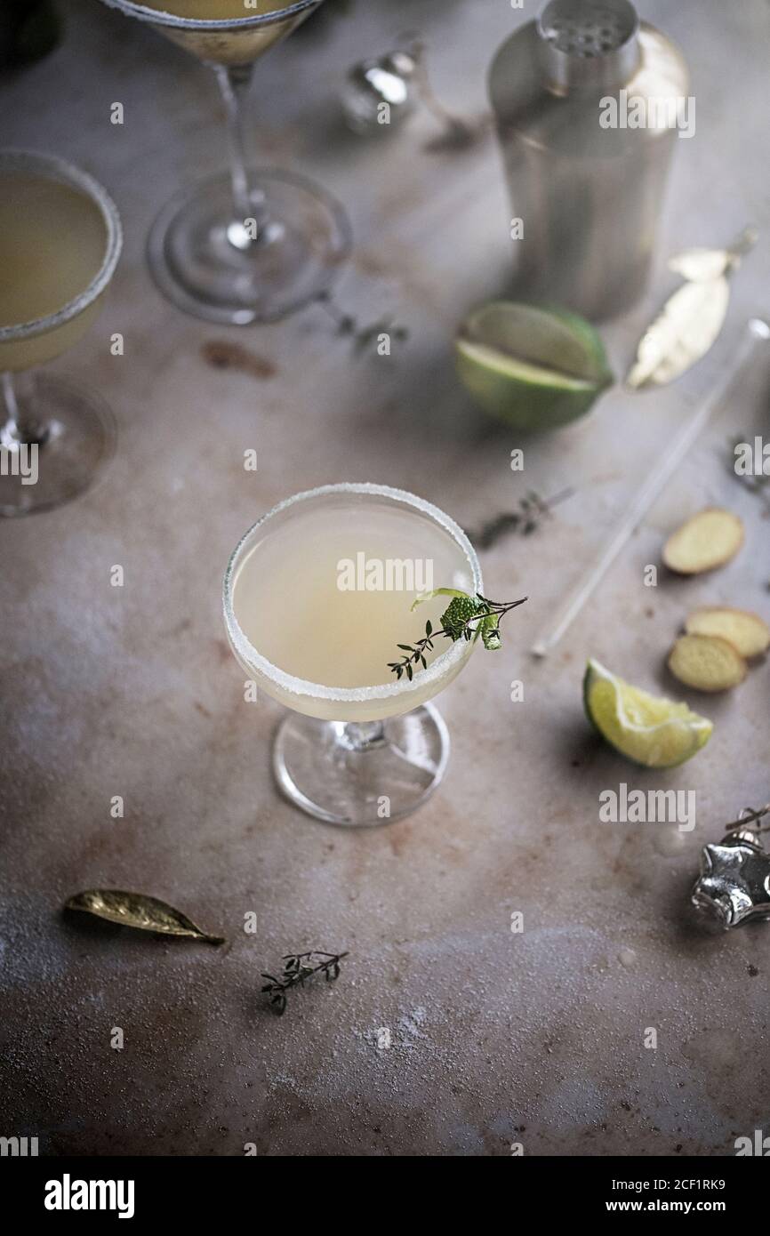 Ingredienti per cocktail di zenzero e lime Foto Stock