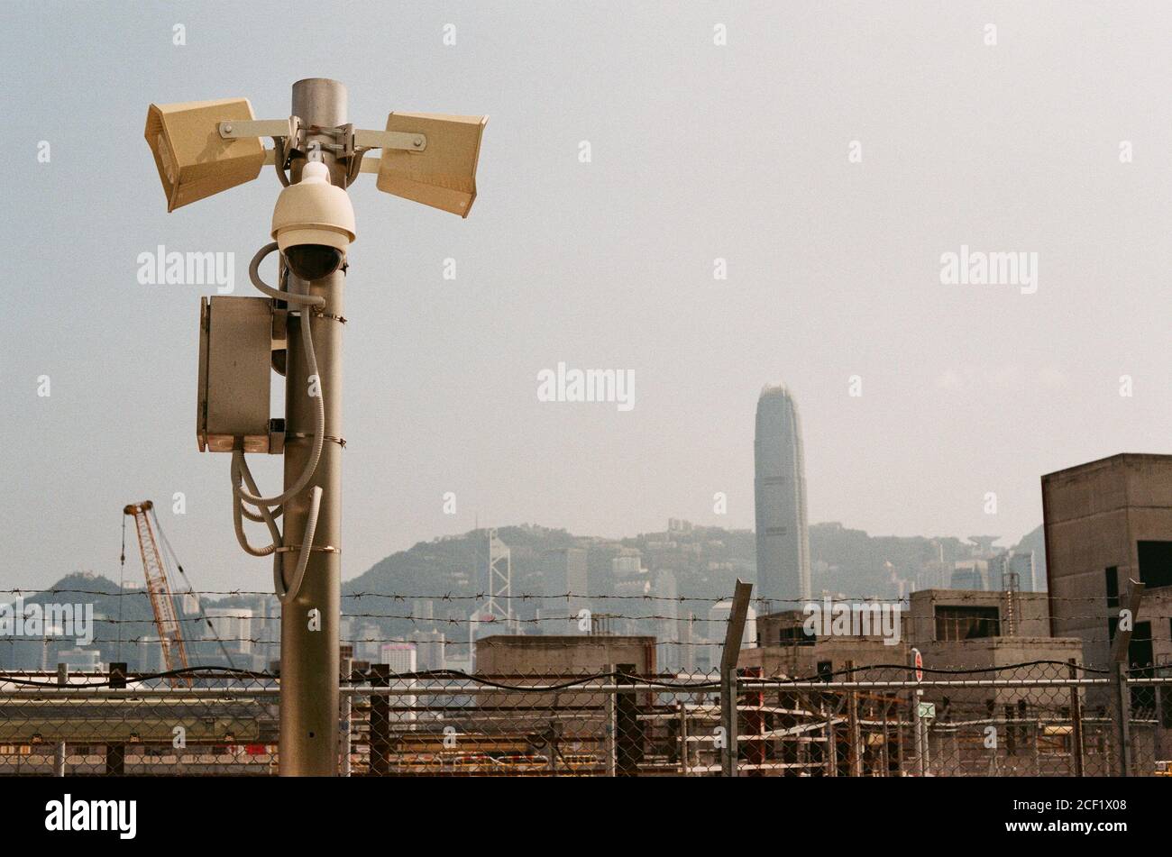 Telecamere di sorveglianza con Hong Kong Skyline (Film Foto stock - Alamy