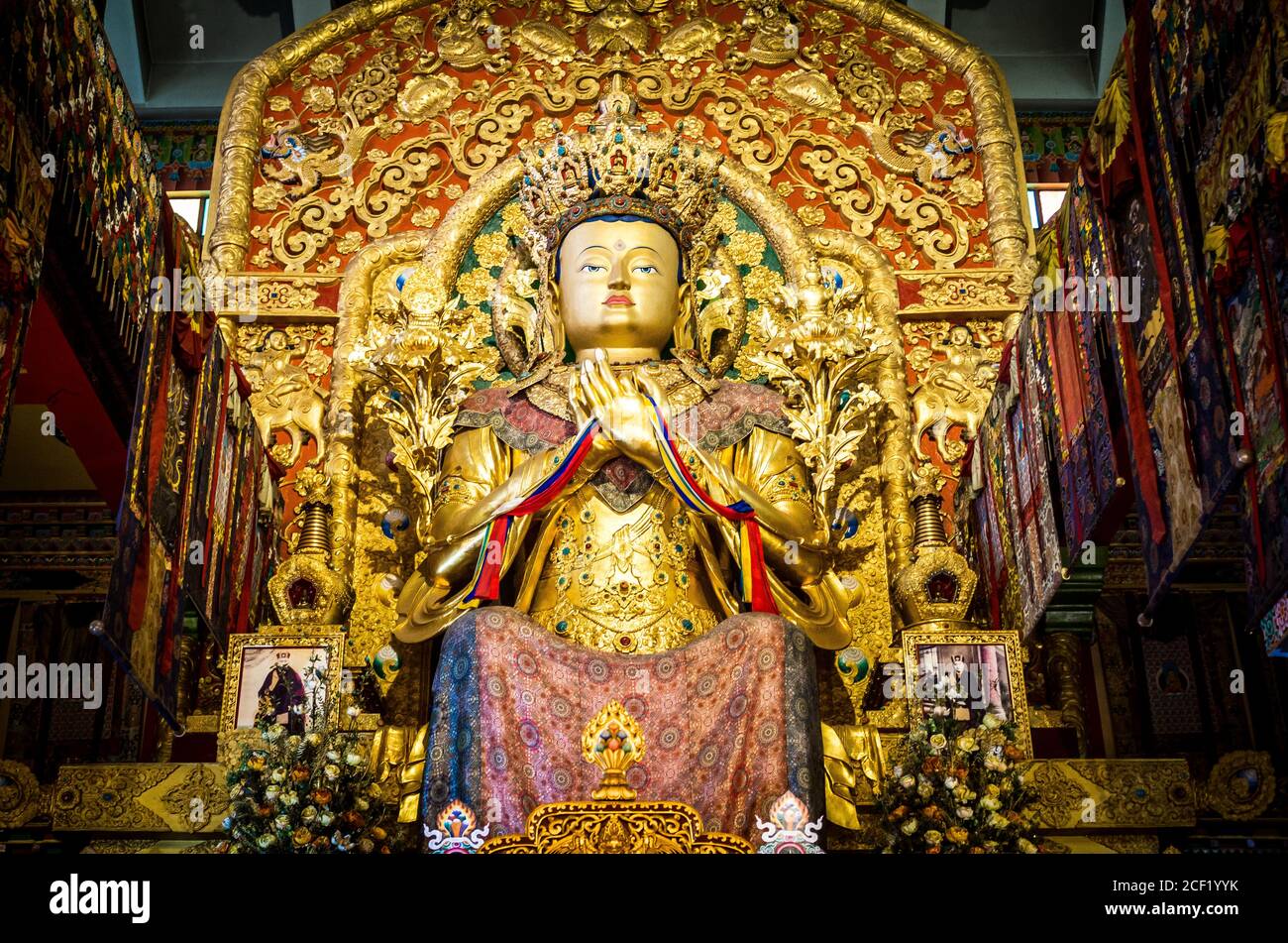 Maitreya Buddha situato nel monastero di Sherabling di Bir Billing, Himachal Pradesh, India. Famoso monastero buddista a Bir & Billing di Himachal Prades Foto Stock