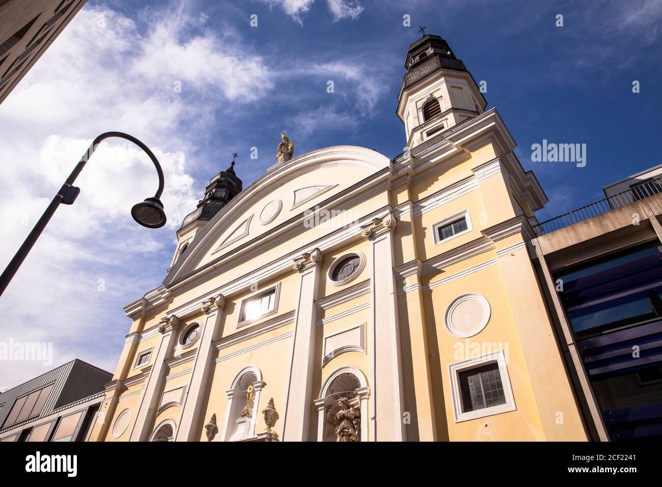 Ursulinen chiesa di Sankt Corpus Christi sulla via Machiaveer  LW AT  , Colonia, Germania. Ursulinenkirche Sankt Corpus Christi in der Machabaeerstrasse, Koeln Foto Stock