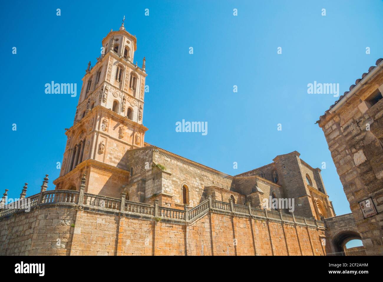 Chiesa di Nuestra Señora de la Asuncion. Santa Maria del campo, provincia di Burgos, Castilla Leon, Spagna. Foto Stock