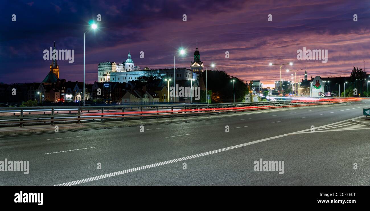 Vista notturna sulla città di Szczecin, Polonia Foto Stock