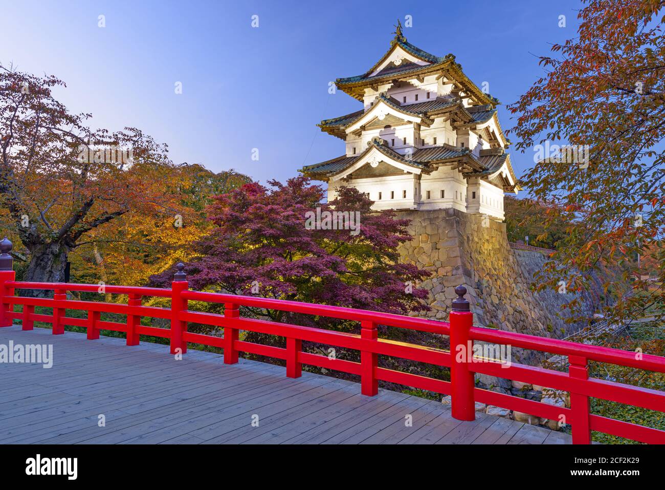 Hirosaki Castello di Hirosaki, Giappone in autunno al crepuscolo. Foto Stock