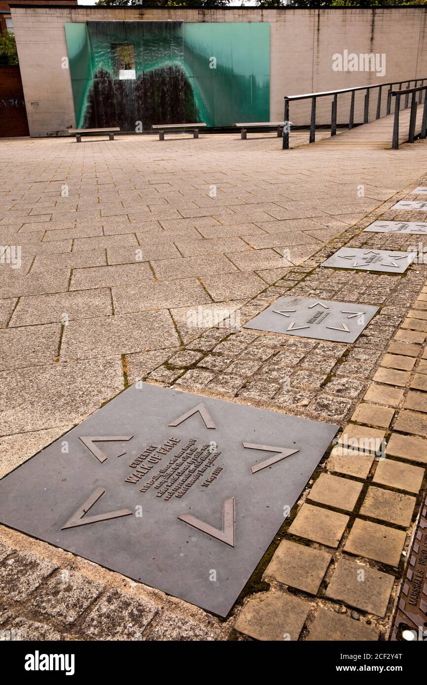 Regno Unito, Inghilterra, Coventry, Priory Place, Walk of Fame targhe Foto Stock