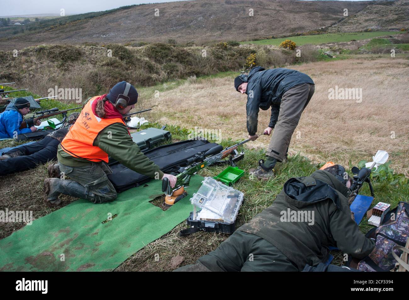 Castlemaine, Irlanda - 28 marzo 2015: Fucile bersaglio tiro a Castlemaine gamma di armi, Target tiro è cresciuta la popolarità in Irlanda anche con alcuni Foto Stock