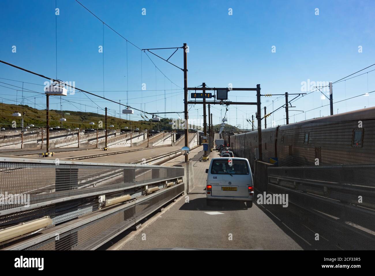 Sali a bordo dell'eurotunnel a Folkestone Foto Stock