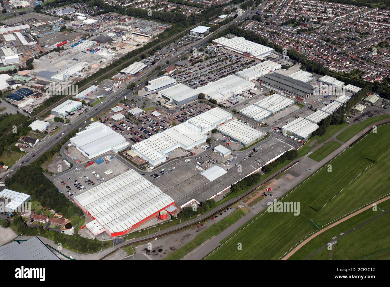 Veduta aerea dell'Aintree Racecourse Retail & Business Park, Foto Stock
