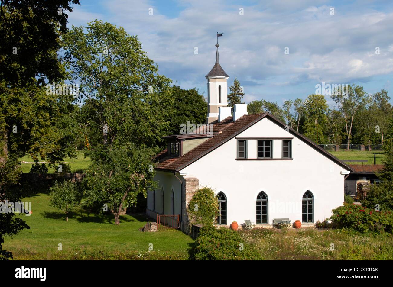 chiesa nel villaggio nel sud dell'Estonia Foto Stock