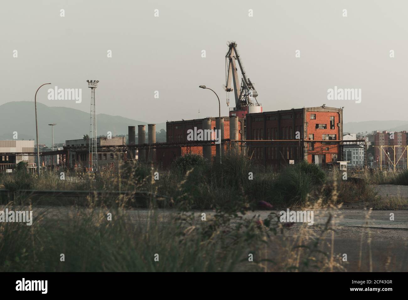 Vecchi edifici di fabbrica che si collocano in zona industriale Foto Stock