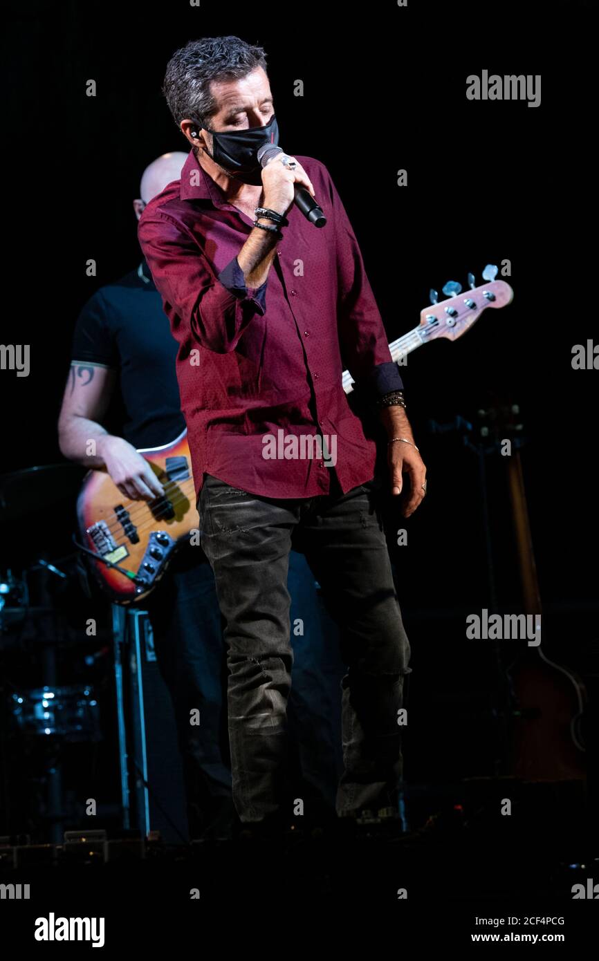 Casertavecchia, Italia. 02 settembre 2020. Il cantautore Daniele Silvestri in concerto a Casertavecchia per l'evento 'settembre al Borgo 2020'.nella foto: Daniele Silvestri (Foto di Gennaro Buco/Pacific Press/Sipa USA) Credit: Sipa USA/Alamy Live News Foto Stock