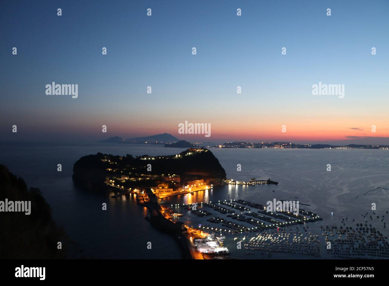 vista del tramonto su napoli visto dal parco virgiliano Foto Stock