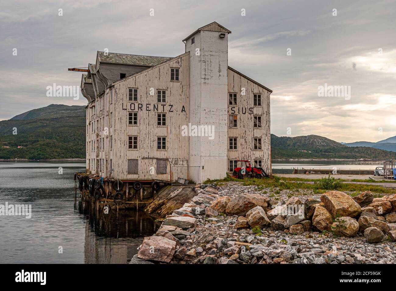 Magazzino portuale a Kristiansund, Norvegia Foto Stock