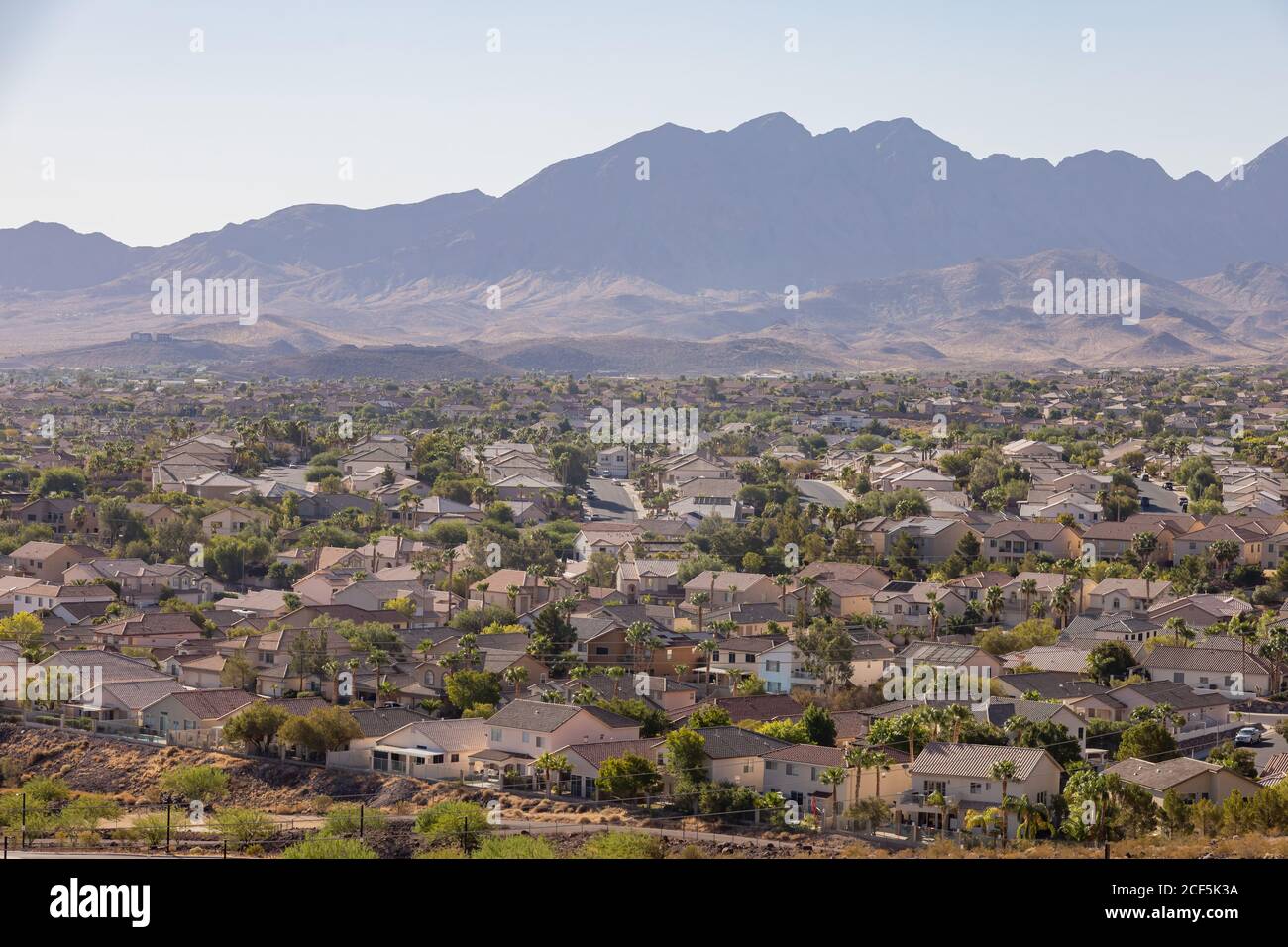 Vista ad alto angolo di alcuni residence dal sentiero dell'Amargosa a Henderson, Nevada Foto Stock