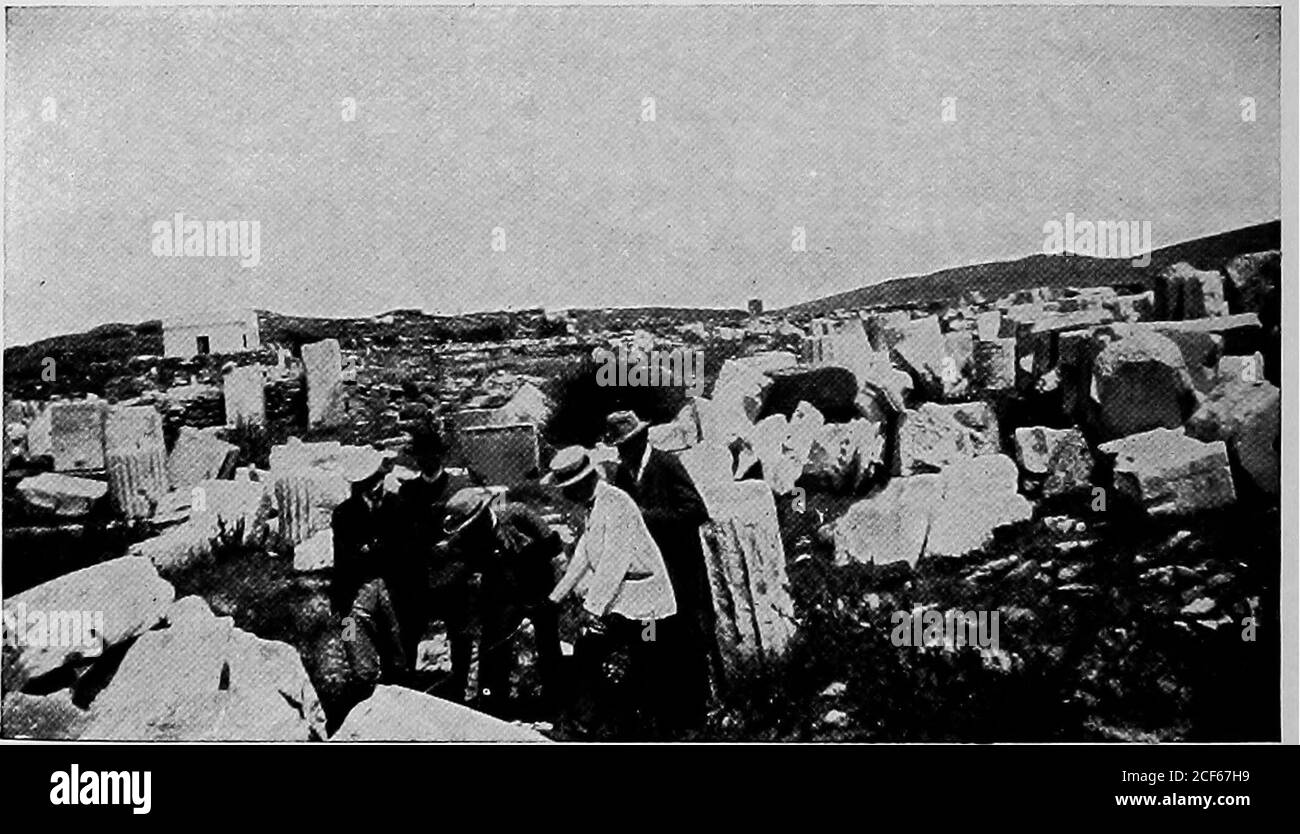 . Luce dall'antico Oriente; Il nuovo Testamento illustrato da testi recentemente scoperti del mondo greco-romano. Più probabile, gli ostraci sono stati copiati da poorcandides per ordini diaconi al comando del loro vescovo.^ Whoever ha reaUsed il carattere di ostraca in generale non sarà lento a percepire la reale importazione di questa nuova scoperta. Ostraca erano asa regola il materiale di scrittura utilizzato dai poveri ^; apotsherd doveva essere avuto per nulla, anche nella famiglia stratificata themost, quando alcune persone orpersons sconosciute erano stati abbastanza scortese da frantumare la crusca di olio o la impastatrice-padella. La persona che whow Foto Stock