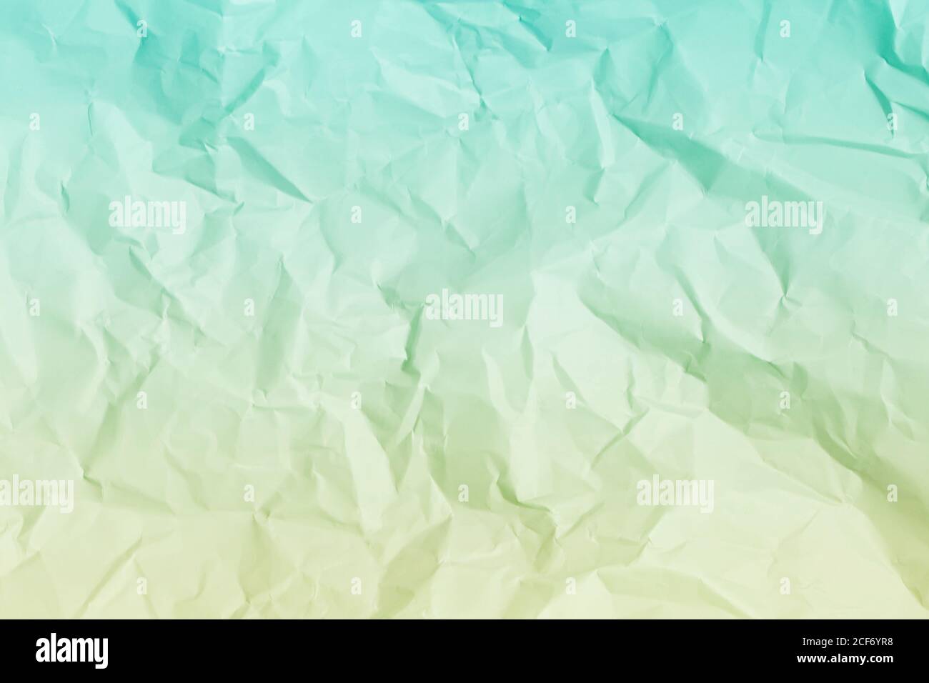 sfondo di carta crumpled verde, texture per gli screensaver di web design. Modello per vari scopi o creazione di confezioni. Foto Stock