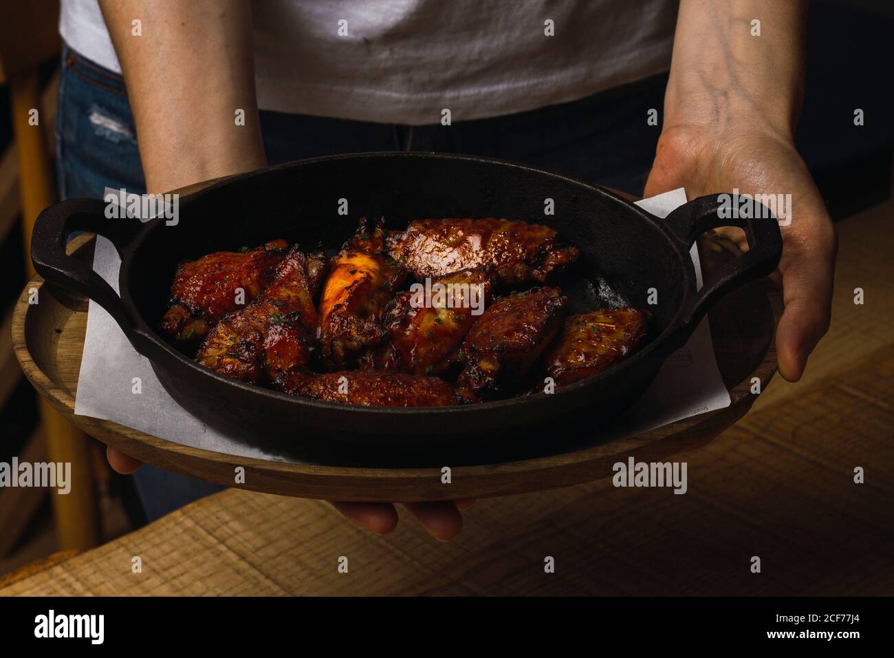 Carne arrosto in padella di ghisa nera Foto Stock
