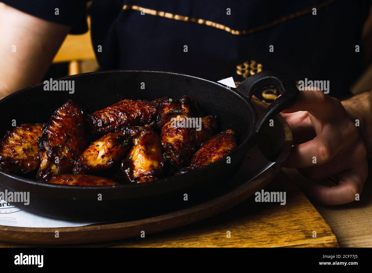 Carne arrosto in padella di ghisa nera Foto Stock