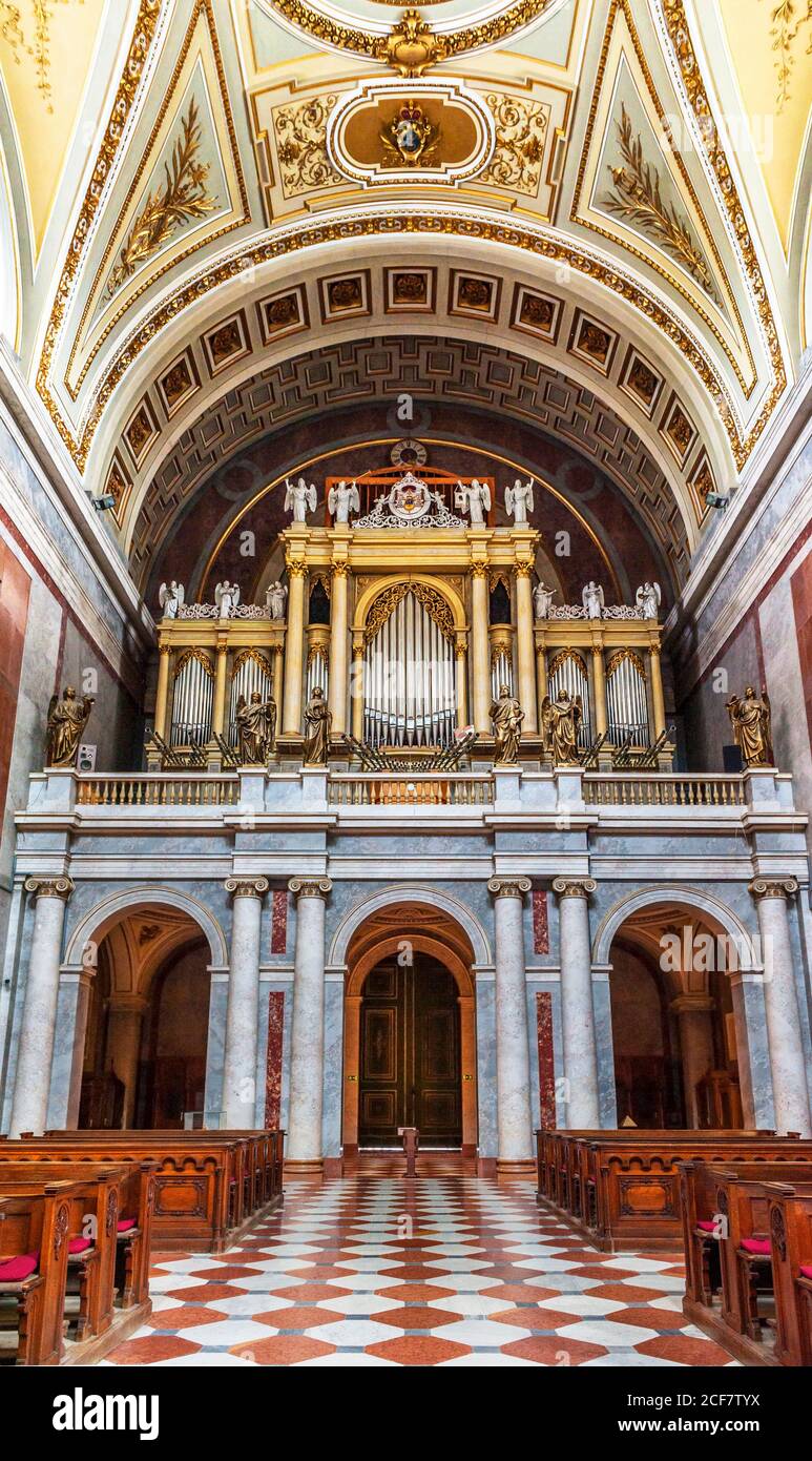 Visita alla Basilica primaziale della Beata Vergine Maria assunta in Cielo e a Sant'Adalberto, conosciuta anche come la Basilica di Esztergom Foto Stock