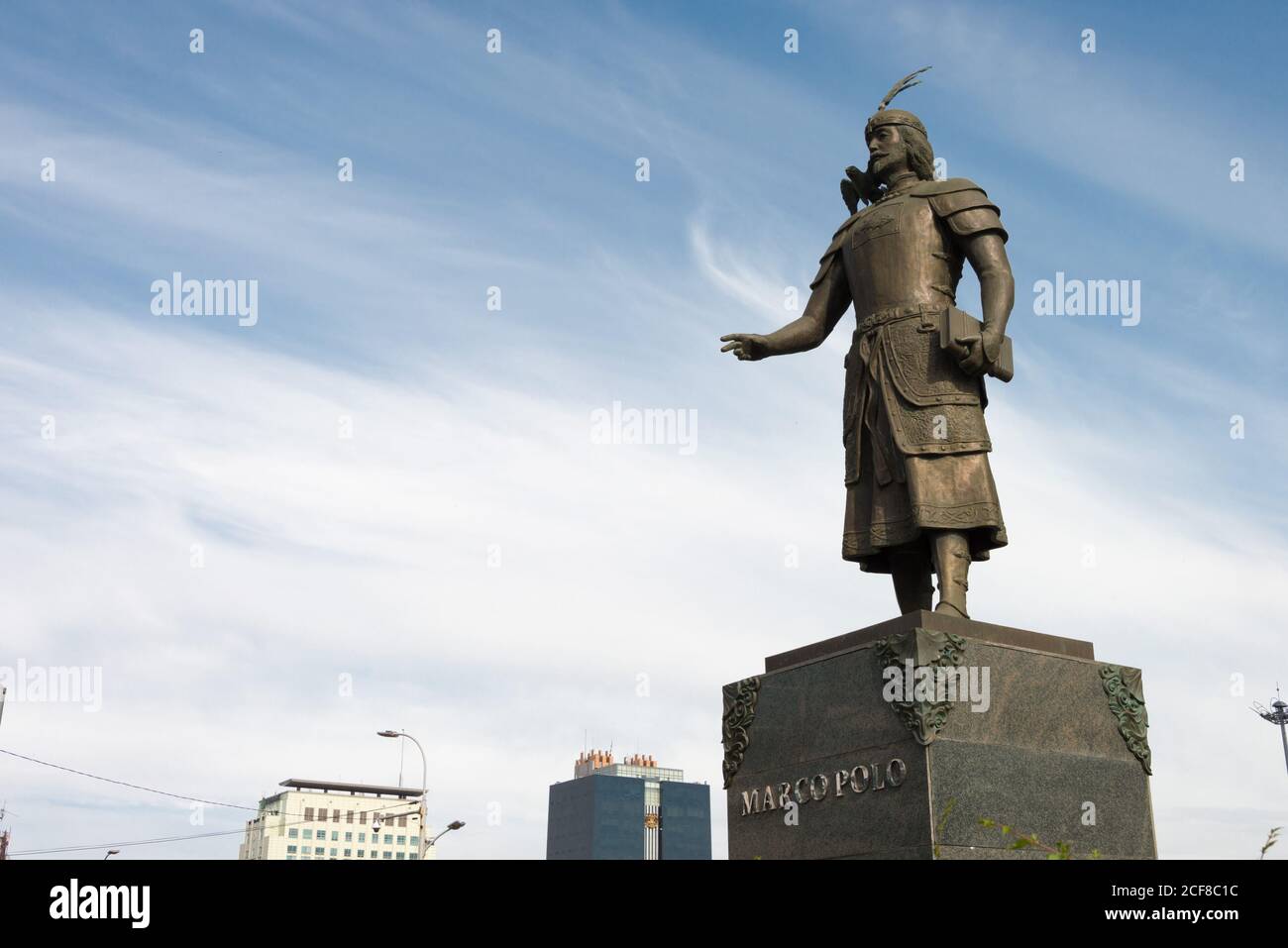 ULAANBAATAR, MONGOLIA - Statua di Marco Polo a Ulaanbaatar, Mongolia. Marco Polo (1254-1324) è stato un mercante italiano, esploratore. Foto Stock