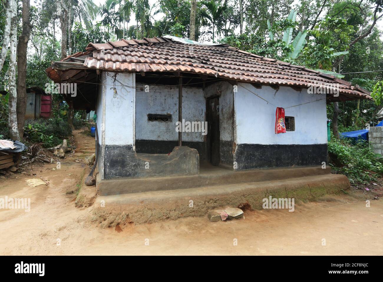 TRIBÙ PANIYAN, Casa tradizionale al villaggio di Chulliyod, colonia di Vannathara, Kerala, India Foto Stock