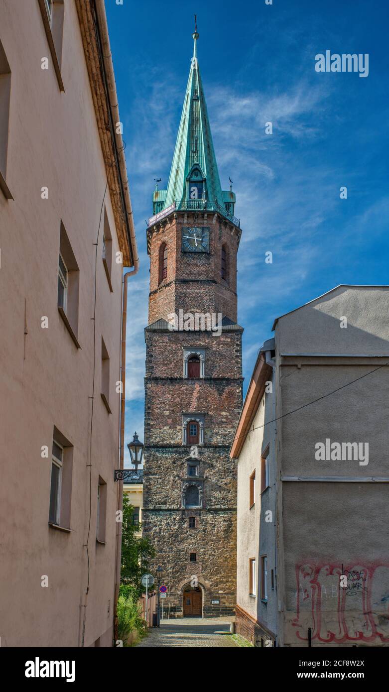 Torre alla Chiesa di San Giovanni Battista, 14 ° secolo, nella parte di Frydek Frydek-Mistek, Moravo-Slesia Regione, Slesia, Repubblica Ceca Foto Stock