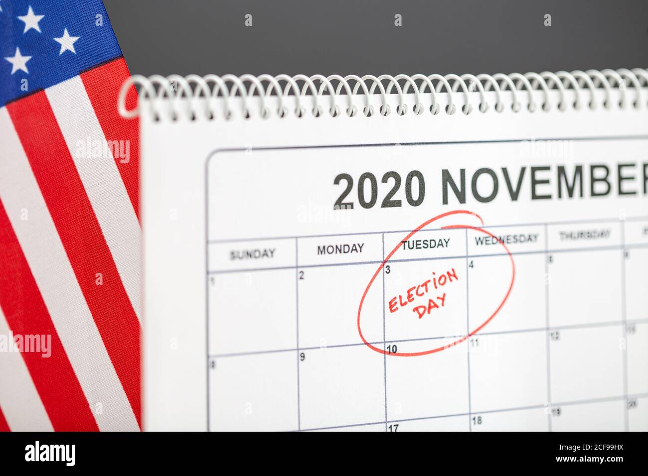 3 novembre 2020 concetto del giorno delle elezioni. Calendario da tavolo con il 3 novembre contrassegnato in rosso Foto Stock