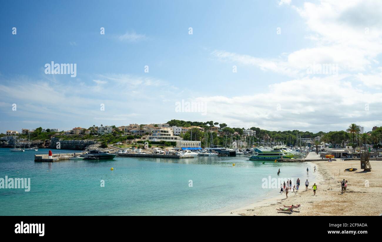 MALLORCA, SPAGNA - 17 luglio 2020: Mallorca, Spagna - 17 LUGLIO 2020. Porto Cristo, chiamato anche Port de Manacor o es Port, è un bel posto sulla lingua spagnola Foto Stock