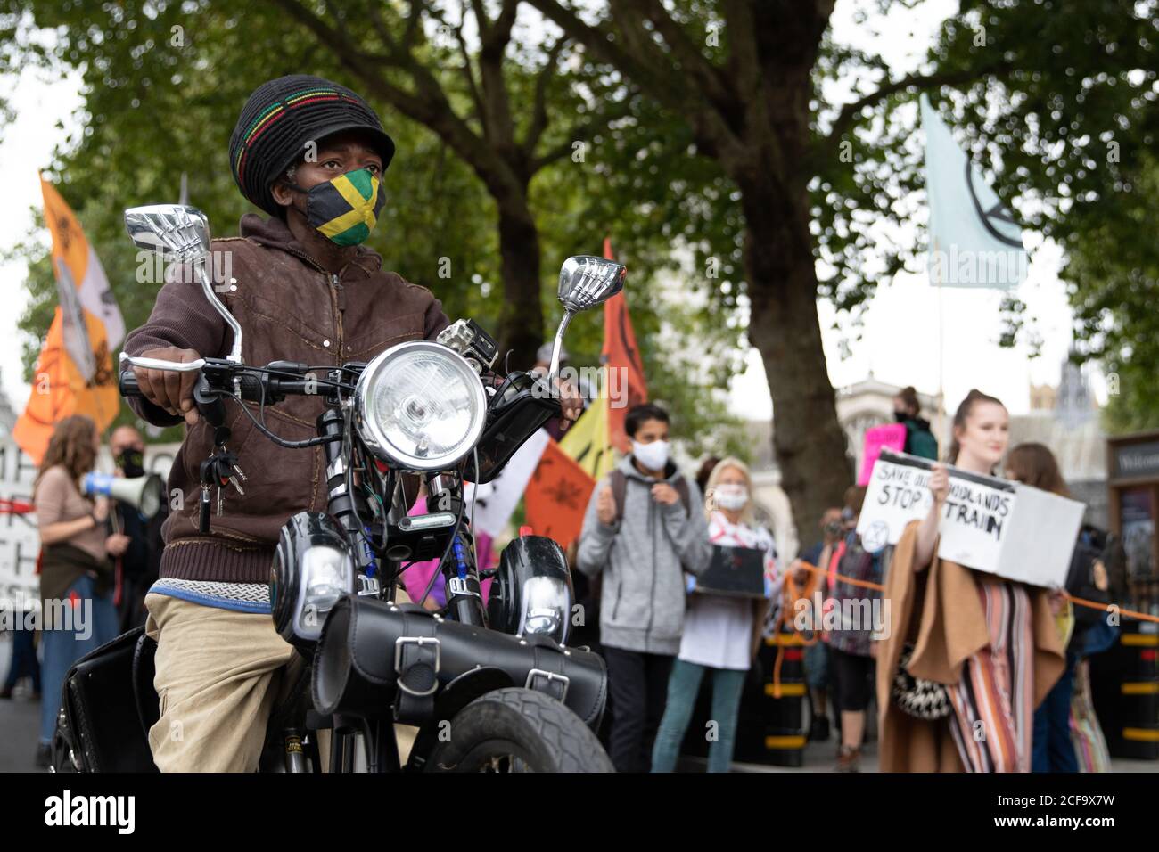 Londra, Regno Unito. 4 Settembre 2020. Giorno cinque della protesta di 10 giorni della ribellione estinzione. Le proteste si verificano a livello internazionale. Le proteste in Inghilterra si concentrano sul fatto di convincere i parlamentari a sostenere il progetto di legge sul clima e l’emergenza ecologica e contro l’HS2. Credit: Liam Asman/Alamy Live News Foto Stock