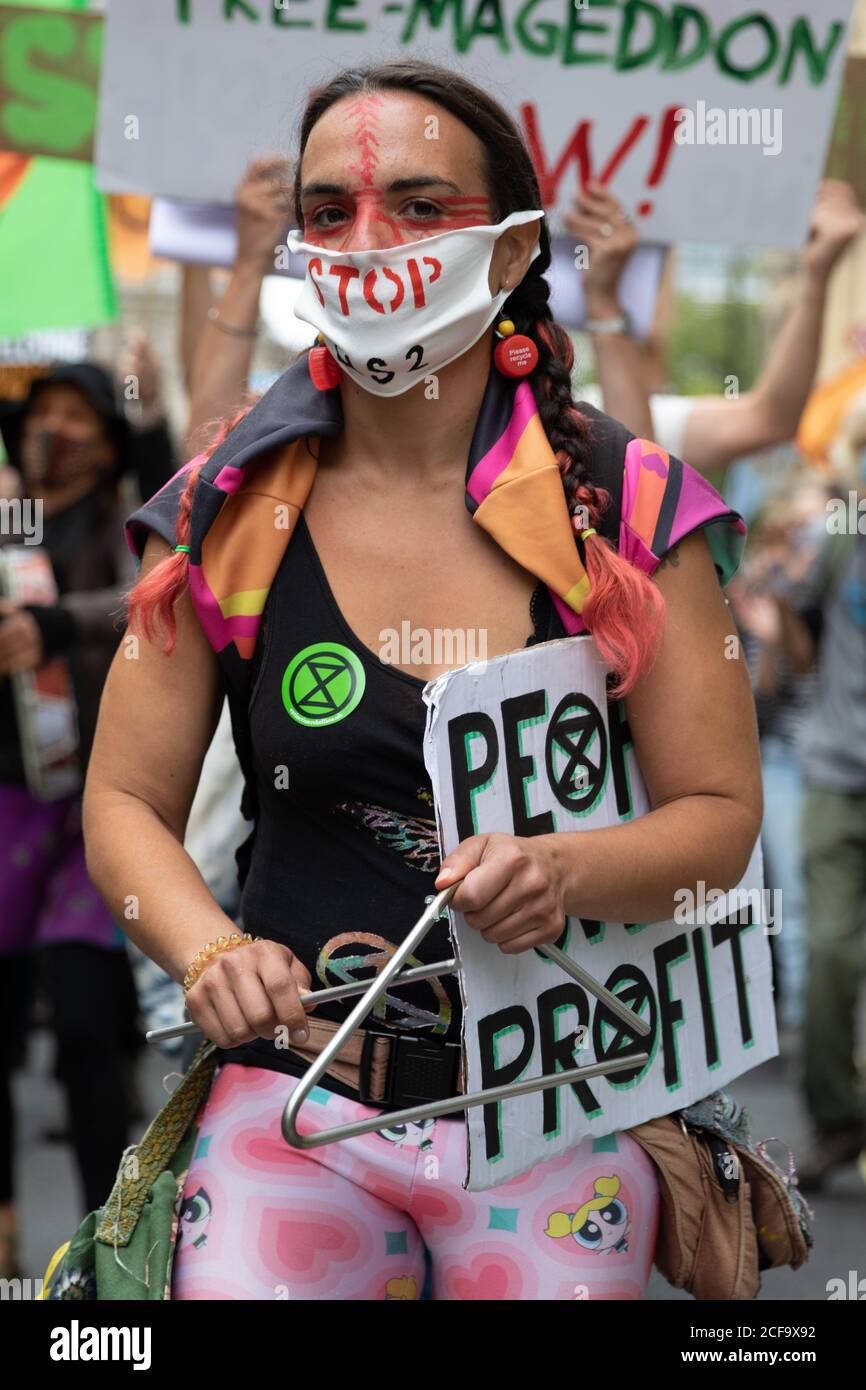 Londra, Regno Unito. 4 Settembre 2020. Giorno cinque della protesta di 10 giorni della ribellione estinzione. Le proteste si verificano a livello internazionale. Le proteste in Inghilterra si concentrano sul fatto di convincere i parlamentari a sostenere il progetto di legge sul clima e l’emergenza ecologica e contro l’HS2. Credit: Liam Asman/Alamy Live News Foto Stock