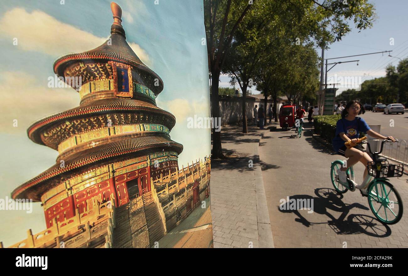 Pechino, Cina. 04 settembre 2020. Le strade sono affollate e i negozi sono aperti, come la vita torna alla normalità con maschere facciali non più obbligatorio post coronavirus a Pechino Venerdì, 4 settembre 2020. Un nuovo rapporto di intelligence degli Stati Uniti dice che i massimi funzionari della leadership centrale cinese sono stati tenuti al buio all'inizio di gennaio sui veri pericoli del coronavirus. Foto di Stephen Shaver/UPI Credit: UPI/Alamy Live News Foto Stock