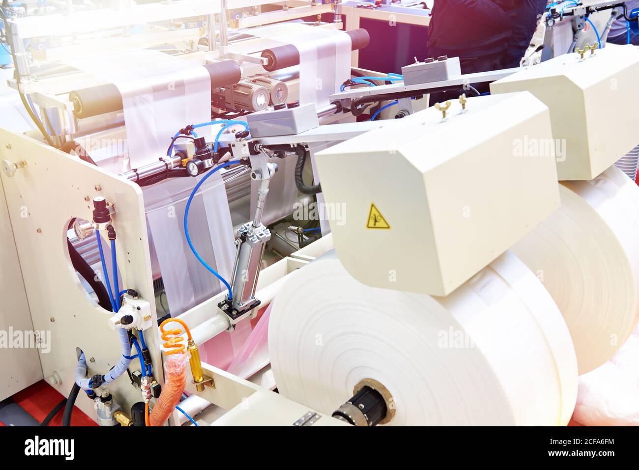 Macchina per la produzione di sacchetti di plastica Foto Stock