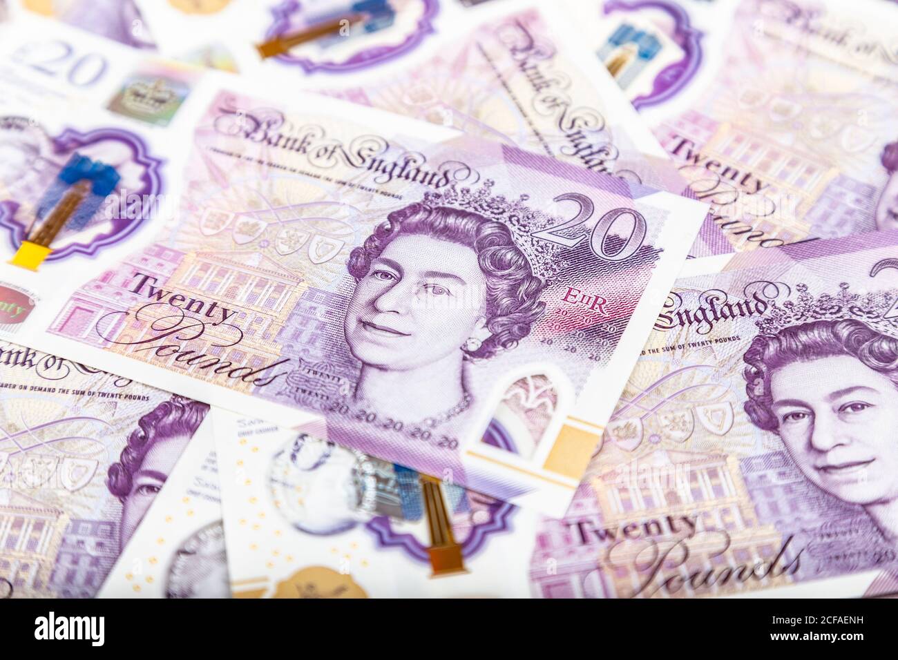 Sparse nuove note polimeriche da 20 libbre con il monarca britannico Queen Elisabetta II Foto Stock