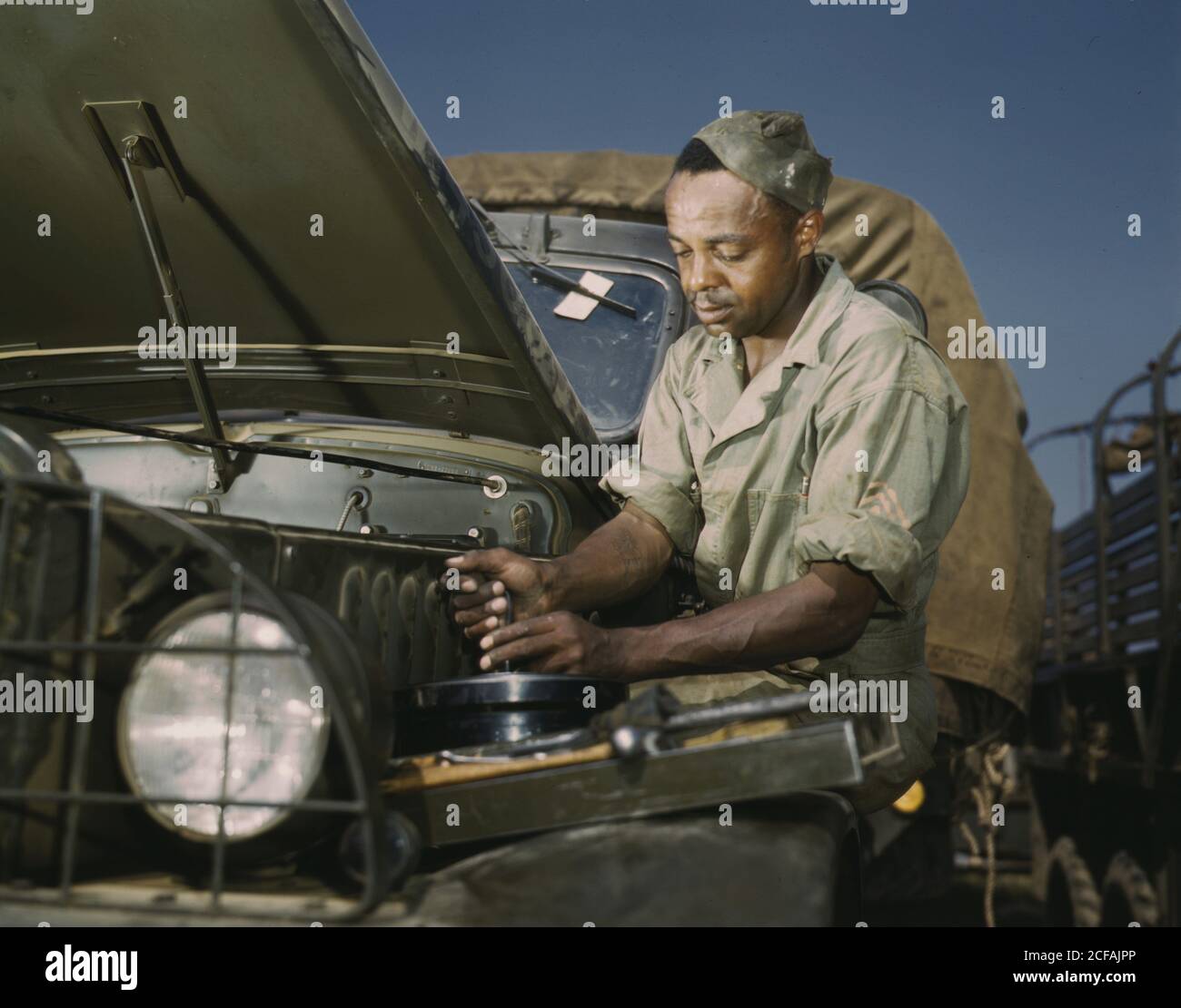 African American meccanico motore, Sezione Manutenzione Foto Stock