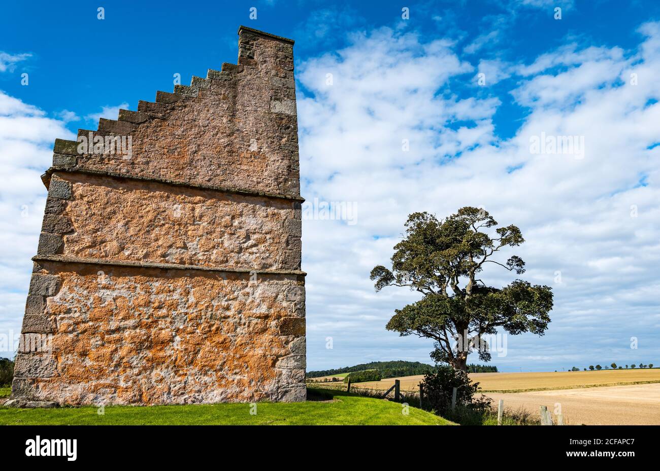 Old lime lavate colombali o dootot, National Flag Heritage Center in estate il giorno di sole, Athelstaneford, East Lothian, Scozia, Regno Unito Foto Stock