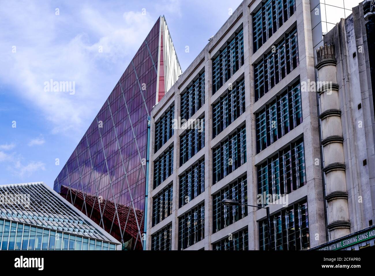 Edifici alti e moderni per uffici a Victoria, Londra, Regno Unito, senza persone Foto Stock