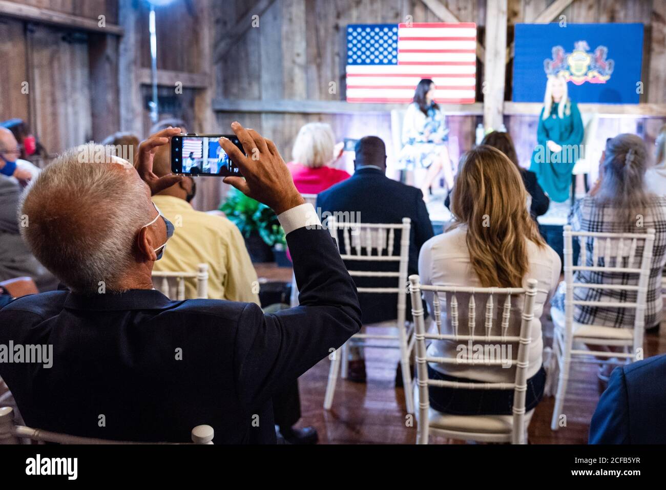 Brandywine Township, Pennsylvania, Stati Uniti. 4 Settembre 2020. Un ospite fotografa Ivanka Trump al Brandywine Manor House Inn durante le campagne elettorali Credit: Christopher Evens/ZUMA Wire/Alamy Live News Foto Stock