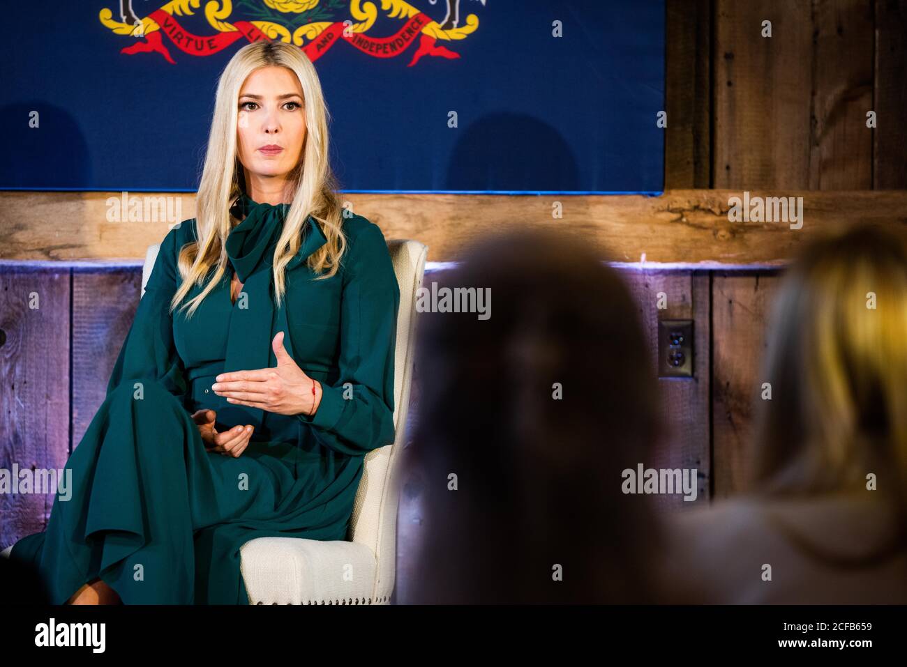 Brandywine Township, Pennsylvania, Stati Uniti. 4 Settembre 2020. Ivanka Trump è intervistato da Erin Elmore sul palco durante una visita alla Brandywine Manor House Inn durante le campagne elettorali Credit: Christopher Evens/ZUMA Wire/Alamy Live News Foto Stock