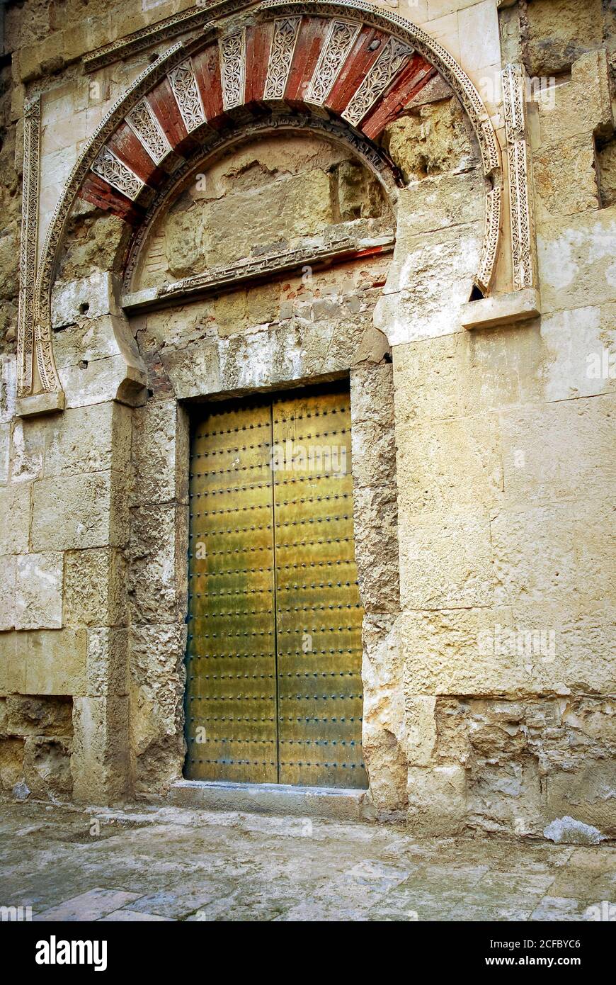 Puerta Lateral de la Catedral de Cordoba en Andalucia España Foto Stock
