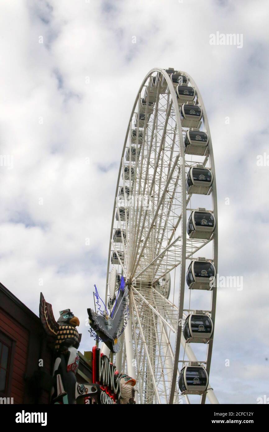 Seattle Tourism punto di riferimento USA ruota panoramica centro mercato pubblico Foto Stock