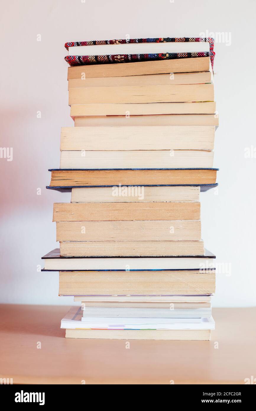 Pila di libri d'epoca Foto Stock