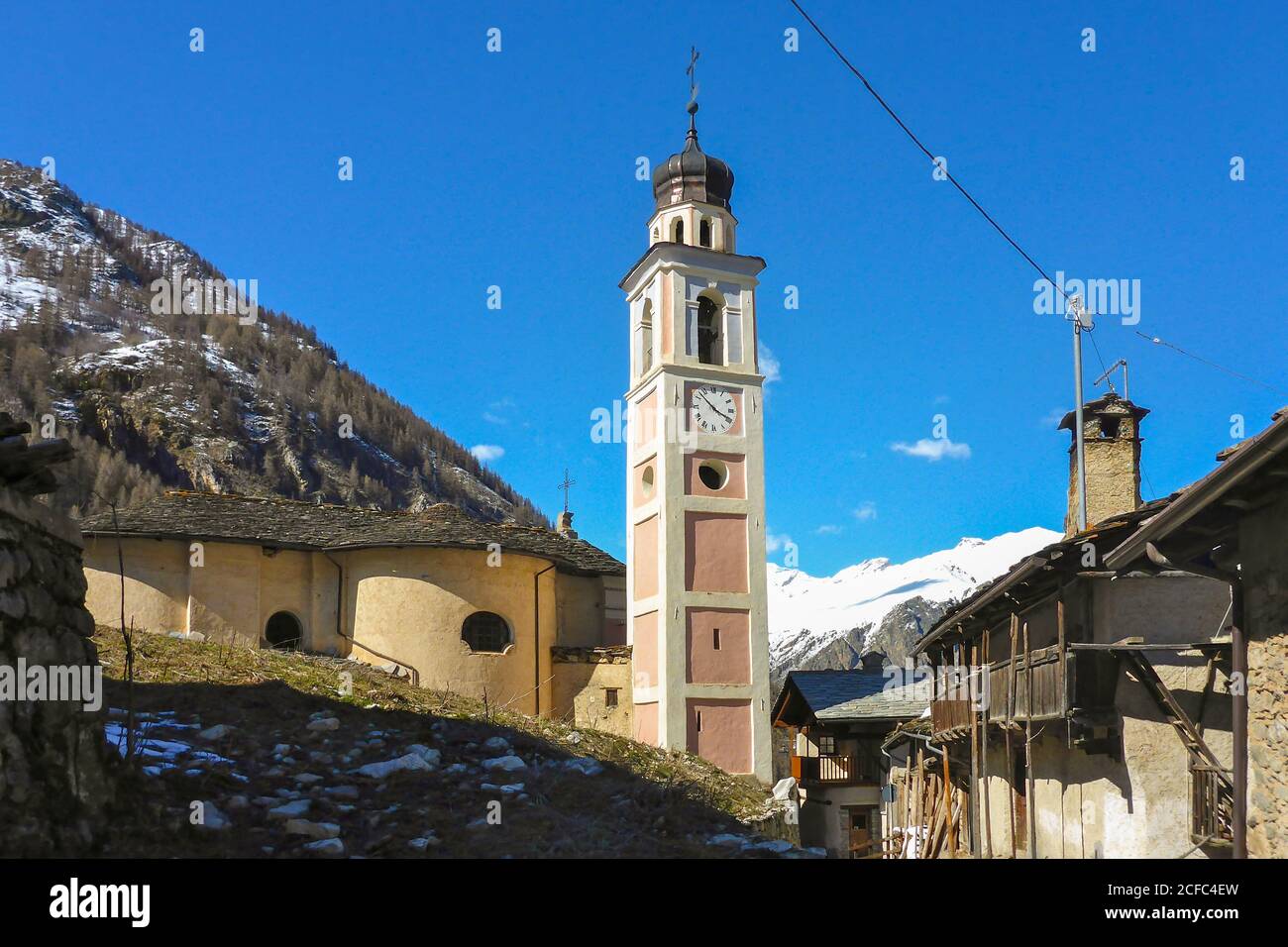 Italia, provincia piemontese di Cuneo, Alpi Cottiane, massiccio della Valle Maira Dora-Maira, tour sciistico Chiappera Foto Stock