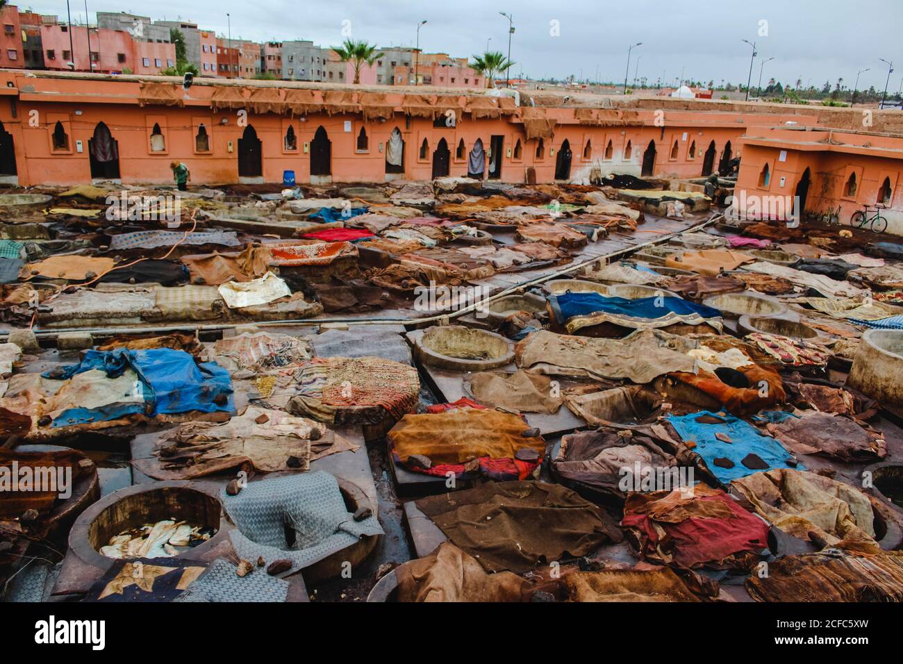 Zona di abbronzatura della produzione di cuoio di Marrakech Foto Stock