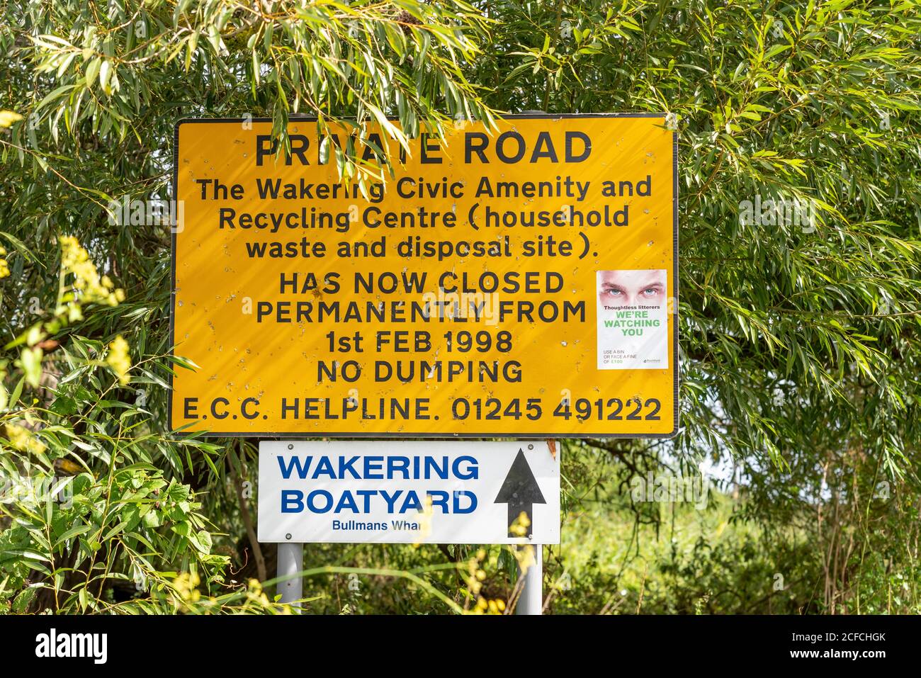 Strada privata, Wakering Civic Amenity, Recycling Center, rifiuti domestici e sito di smaltimento, cartello chiuso a Great Wakering, Essex, Regno Unito. Wakering Boatyard Foto Stock