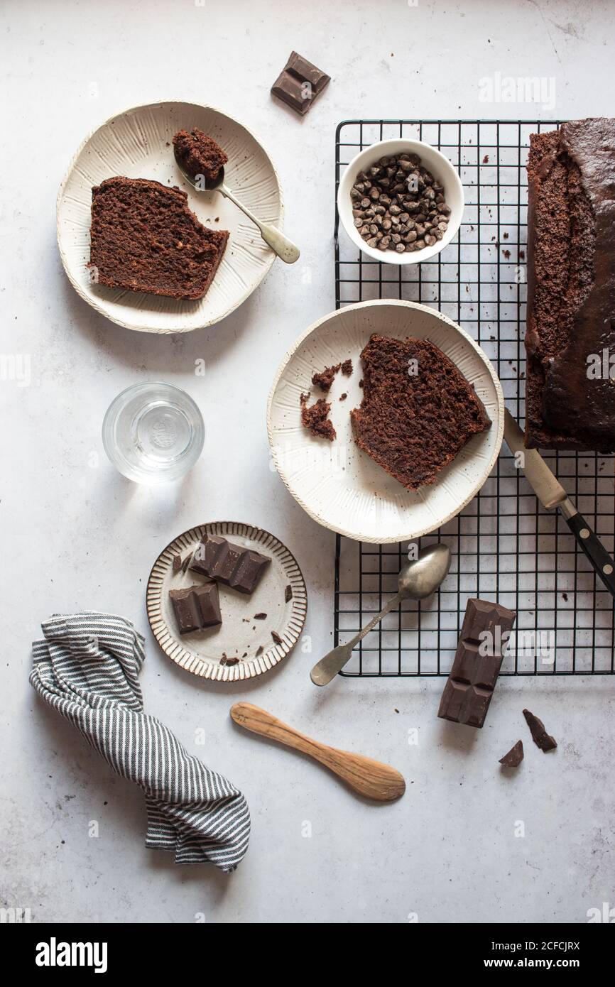 Pezzo di banana e torta al cioccolato Foto Stock