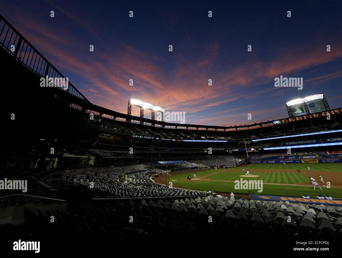 Il lanciatore di New York Mets Rick Porcello lancia un tiro nel secondo assalto contro i Philadelphia Phillies al Citi Field venerdì 4 settembre 2020 a New York City. Foto di John Angelillo/UPI Foto Stock