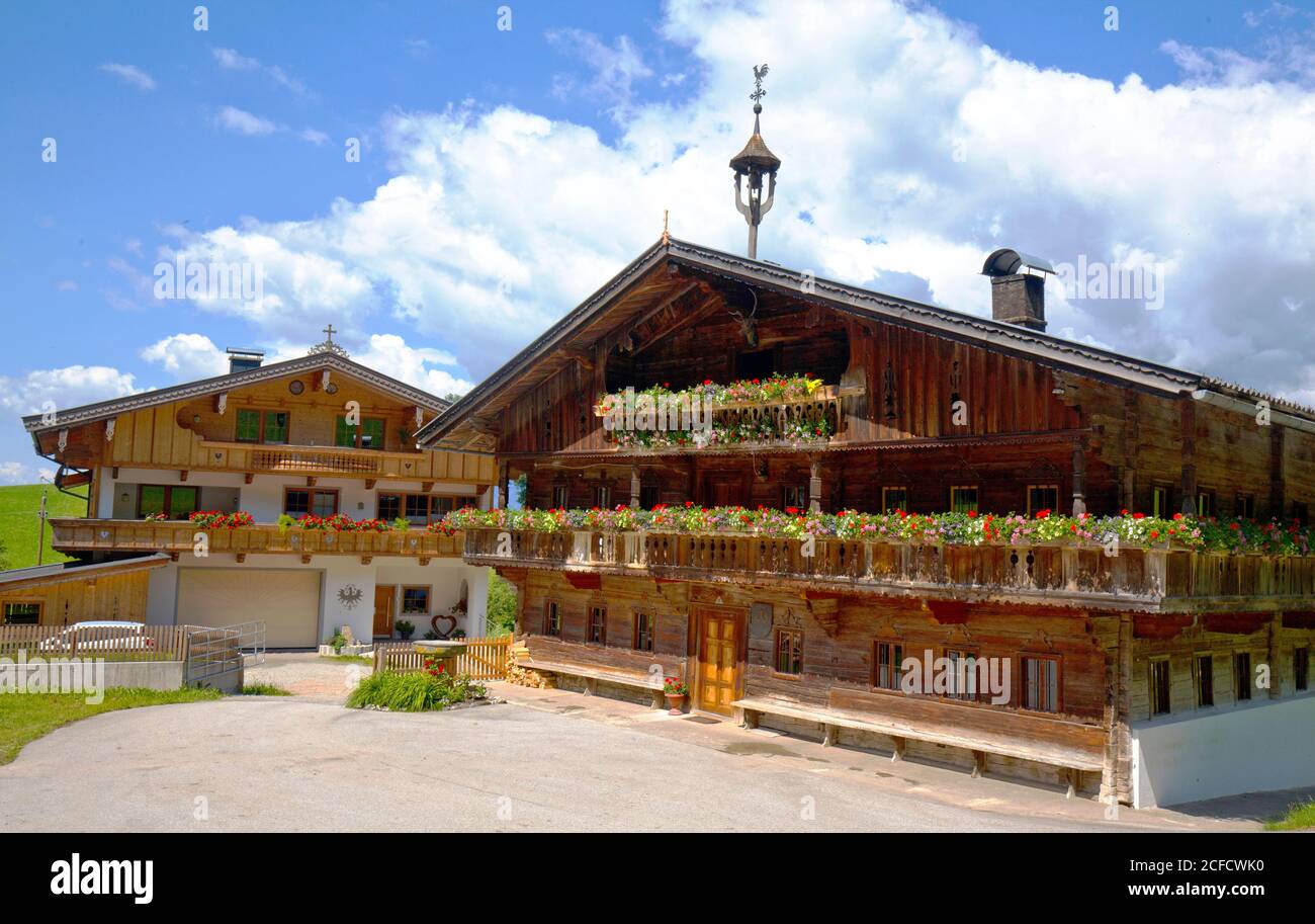 Splendida antica fattoria di montagna a Zimmererberg sopra Brixlegg in Tirolo Foto Stock